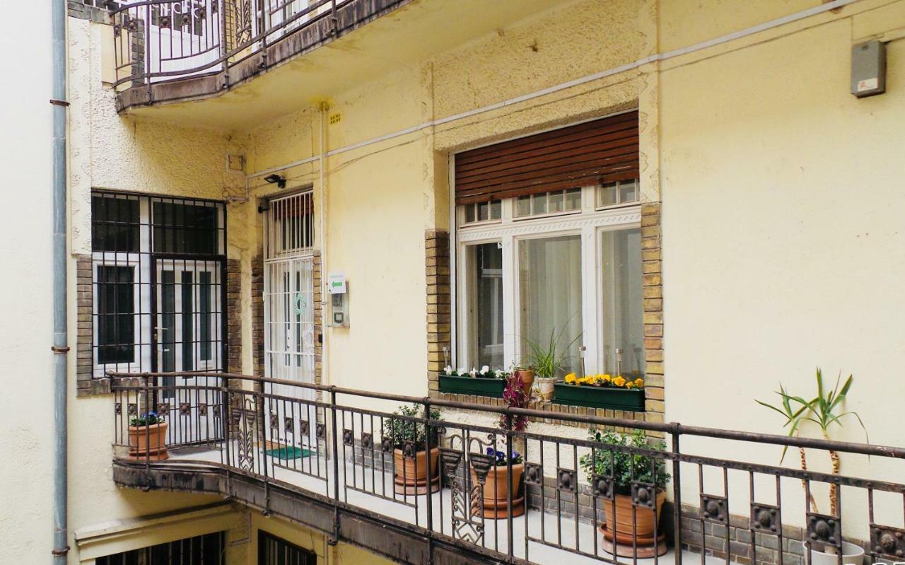 Green Pearl Apartment At St Stephen' S Basilica Budapest Exterior foto